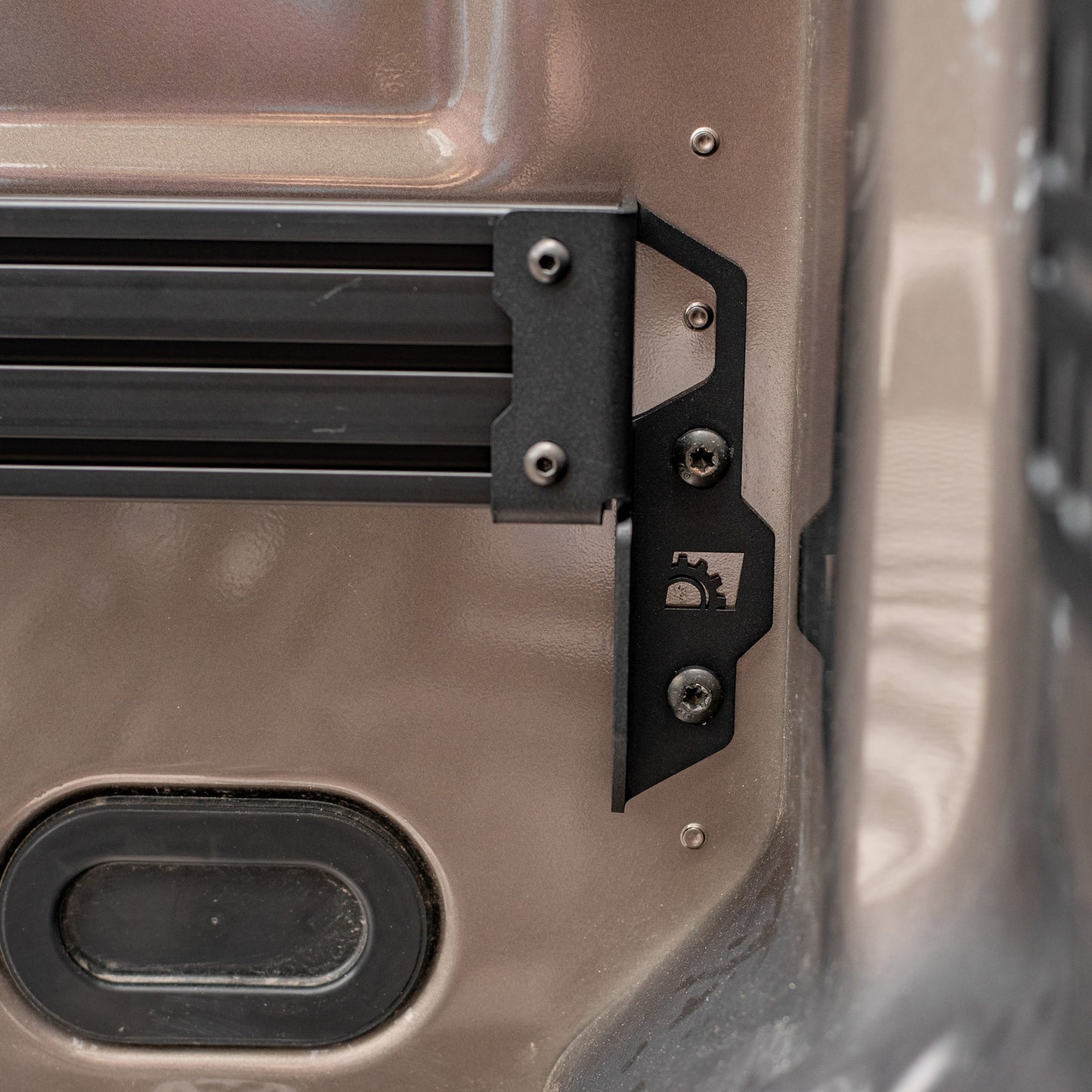 BUILTRIGHT INDUSTRIES - BULKHEAD ACCESSORY RAIL SYSTEM (F-SERIES 17+)