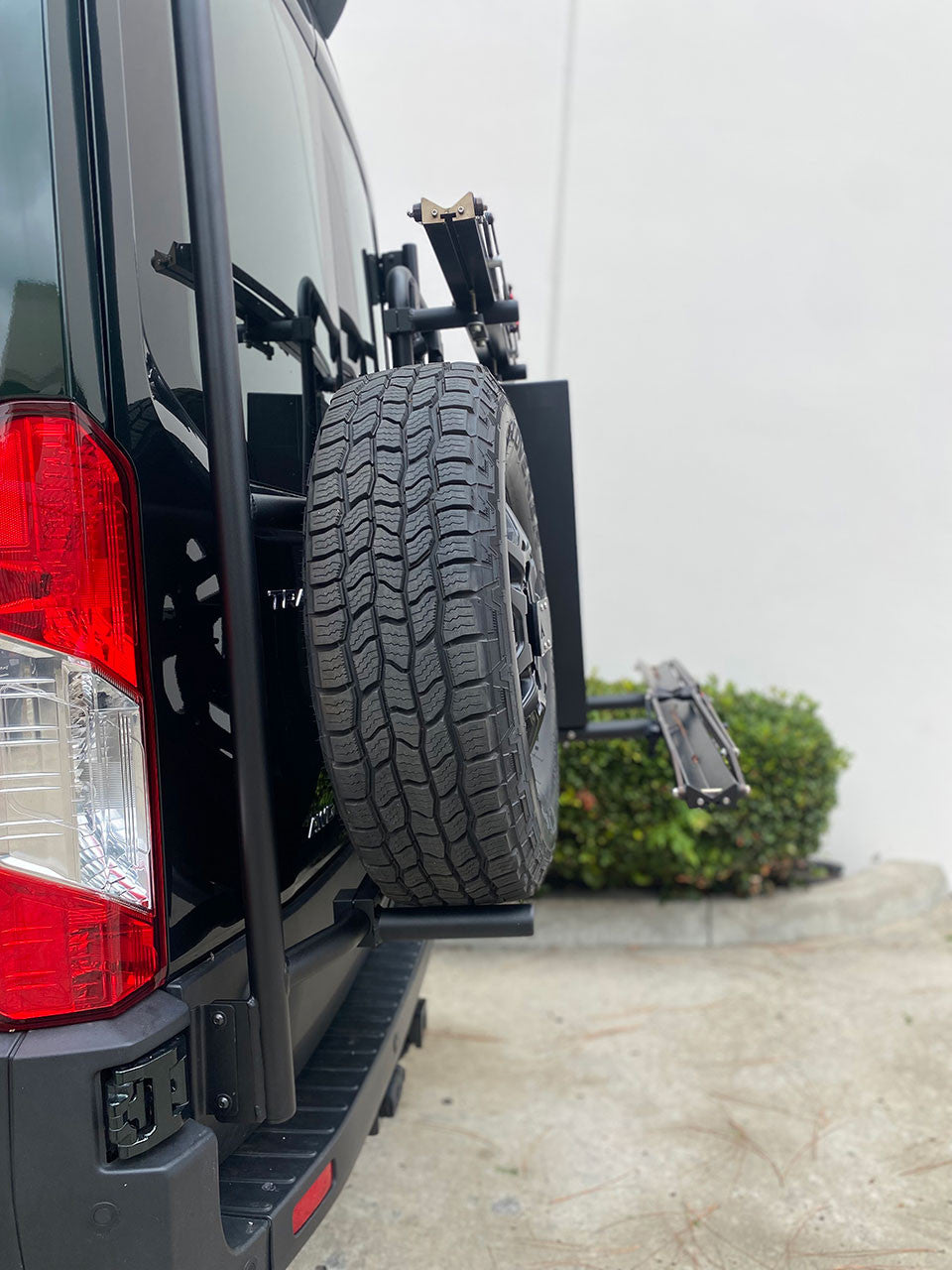 ALUMINESS - DRIVER SIDE REAR DOOR BOX/TIRE RACK (TRANSIT 2015+)