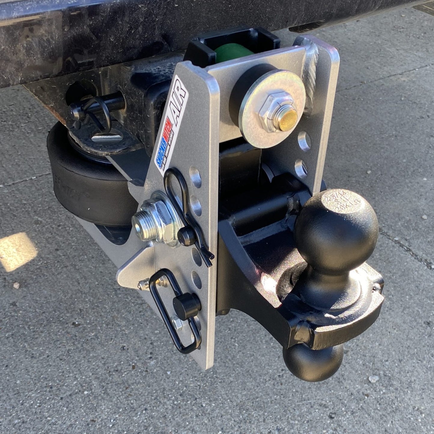 Shocker Streamline 10K Aluminum Air Hitch with Combo Ball Mount (2″ & 2-5/16″ Balls)