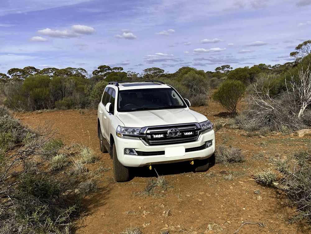 TRIPLE-R TOYOTA LAND CRUISER 200 SERIES GRILLE KIT