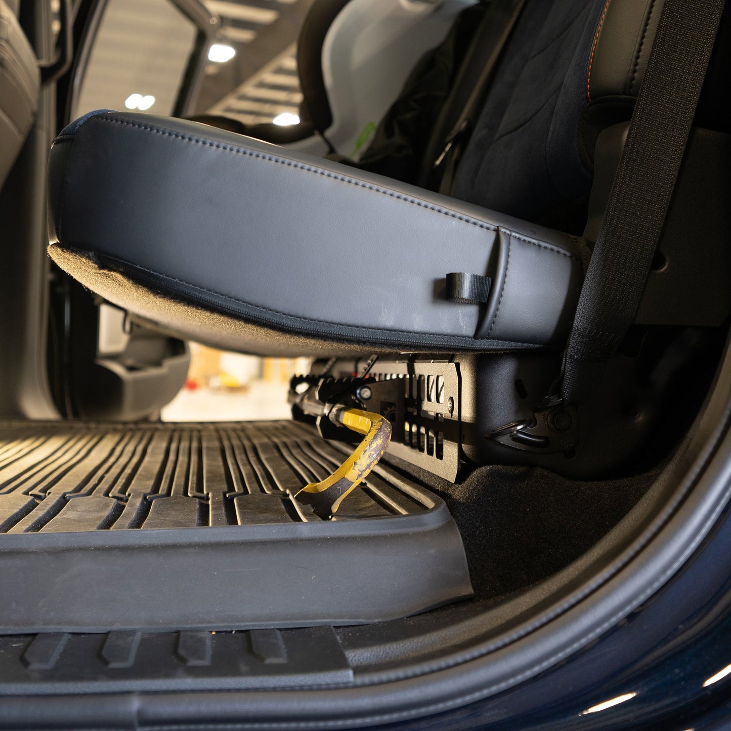 BUILTRIGHT - SEAT BOTTOM DIVIDER PANEL (SUPER DUTY 2017+)