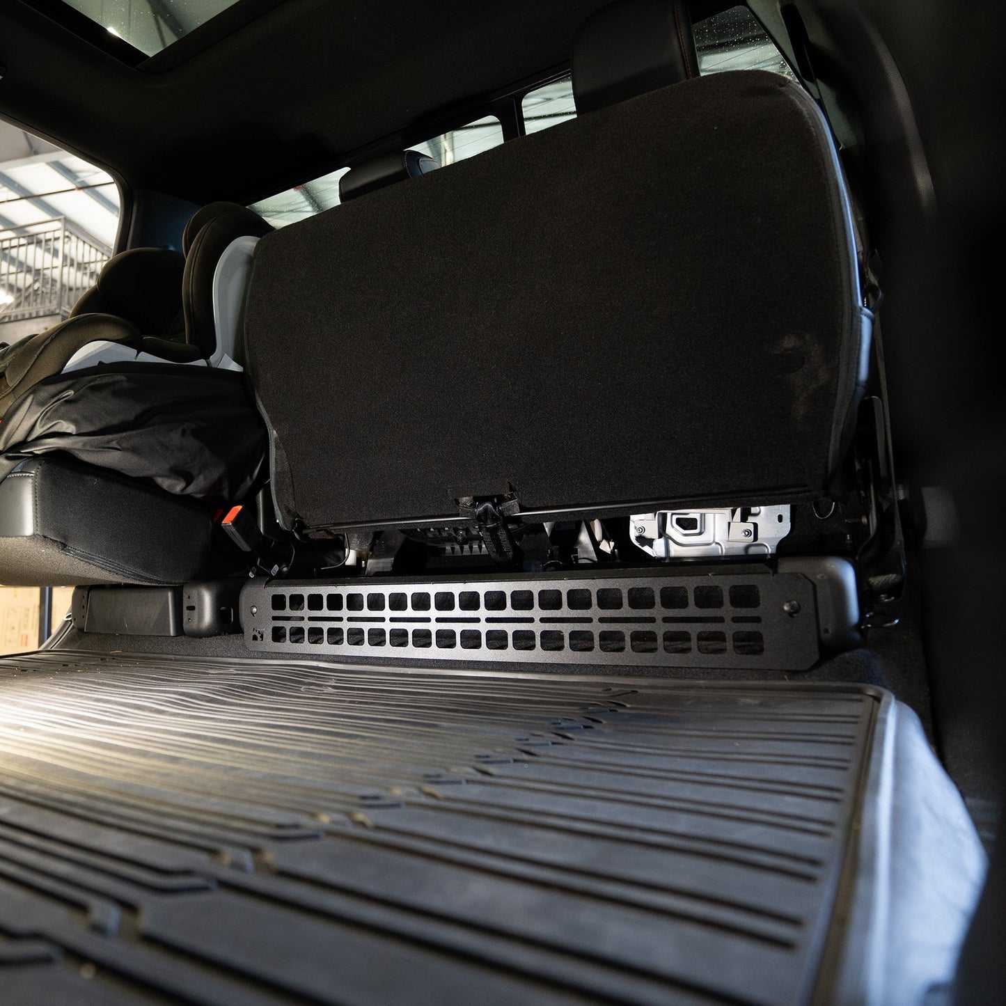 BUILTRIGHT - SEAT BOTTOM DIVIDER PANEL (SUPER DUTY 2017+)